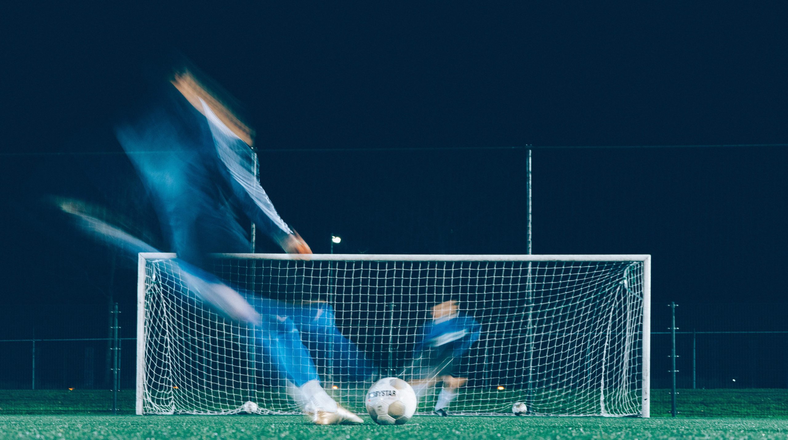slug-social-media-football
